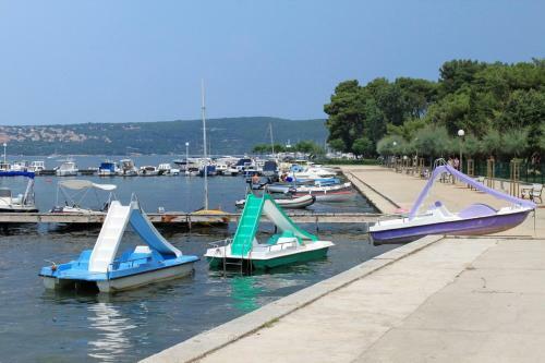 Apartments With A Parking Space Punat (Krk) - 5350