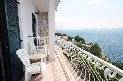 Apartment Drvenik Gornja Vala 4890a