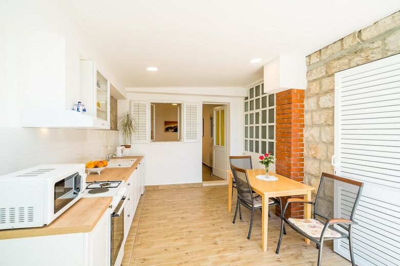 Hostal Guest House Vila Nina