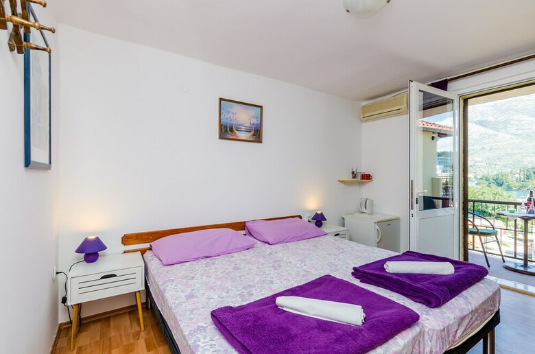 Apartments & Rooms Mihajica