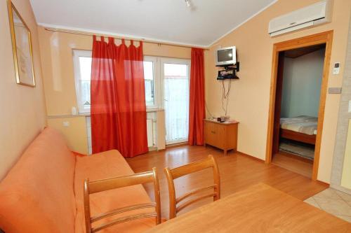 Apartments With A Parking Space Nin (Zadar) - 5929