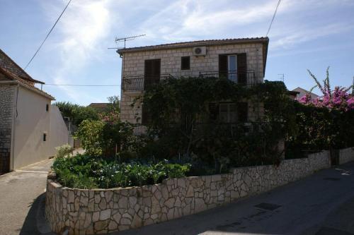 Apartments With A Parking Space Supetar (brac) - 2840