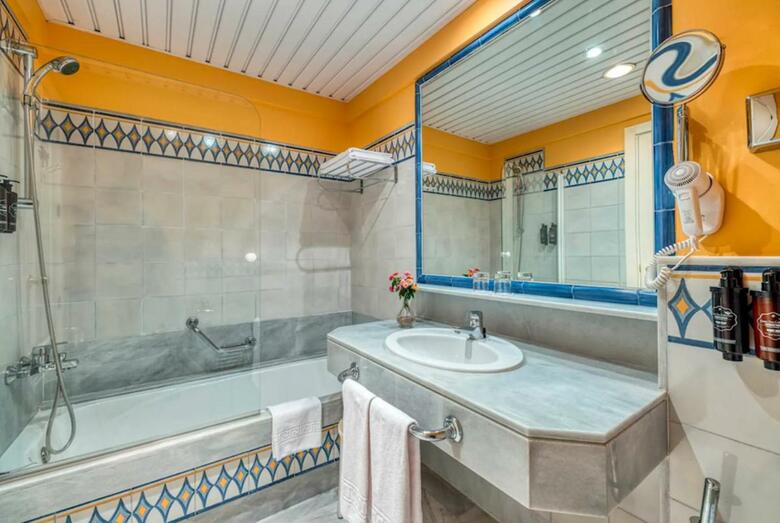 Hotel Azz Guardacorte Campo De Gibraltar