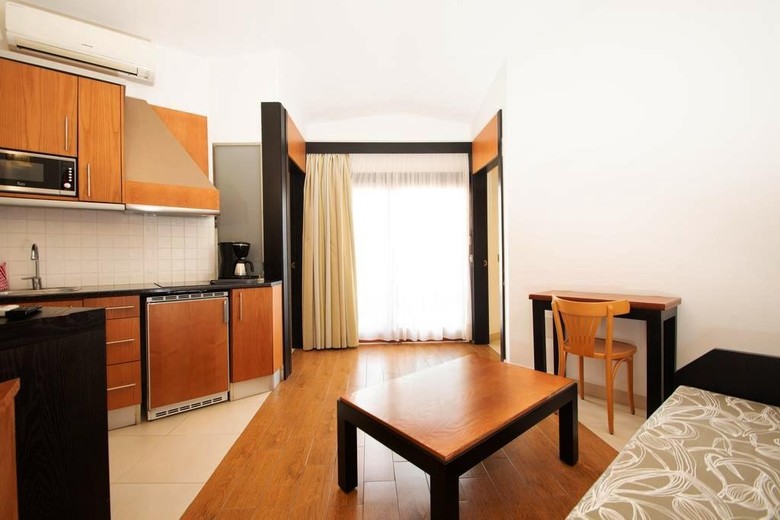 Hl Miraflor Suites Hotel