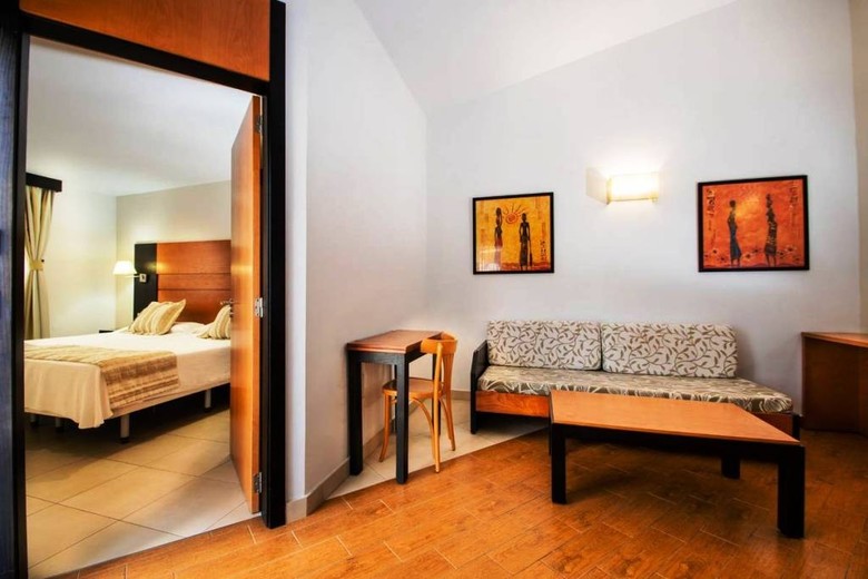 Hl Miraflor Suites Hotel