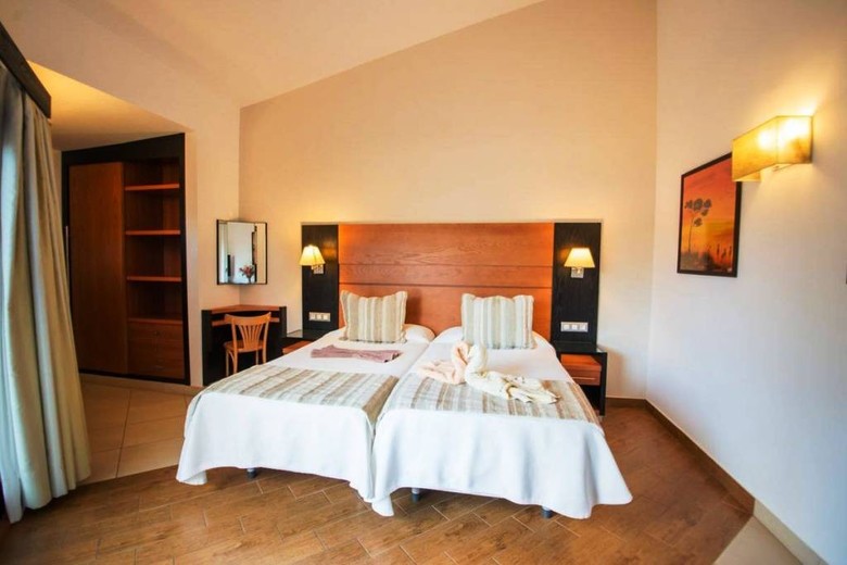 Hl Miraflor Suites Hotel