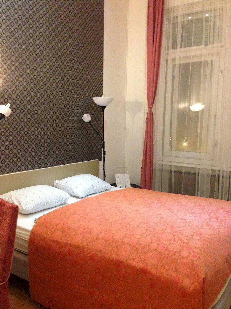 Residencia Europa Centerpoint Guesthouse