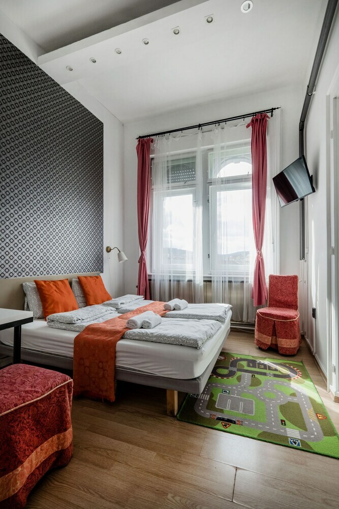 Residencia Europa Centerpoint Guesthouse