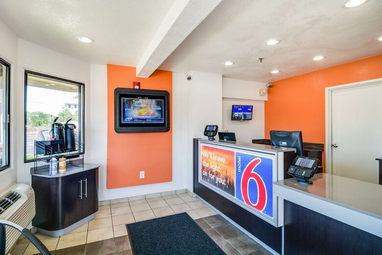 Hotel Motel 6 Chicago Schiller Park