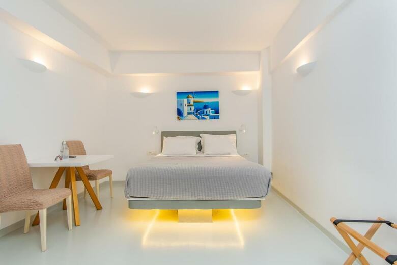 Central Fira Hotel