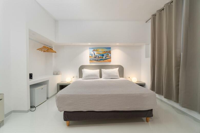 Central Fira Hotel