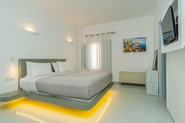 Central Fira Hotel