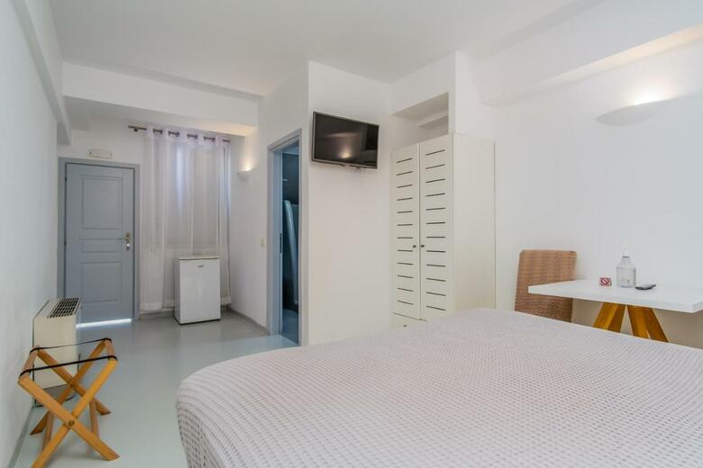 Central Fira Hotel
