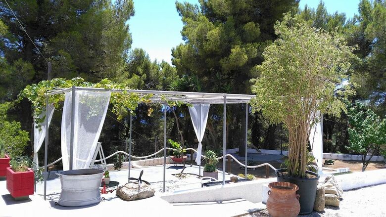 Pessada Bay Studios And Apartments