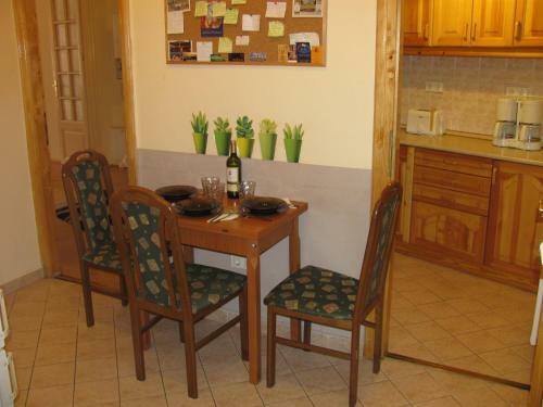 K�roly Apartments