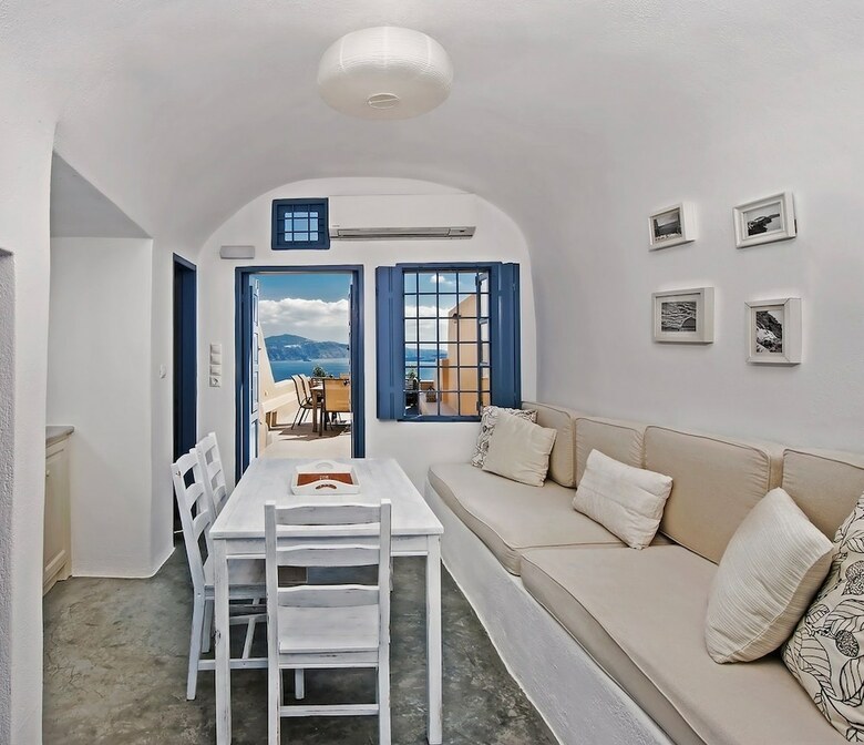 Lucky Homes - Oia