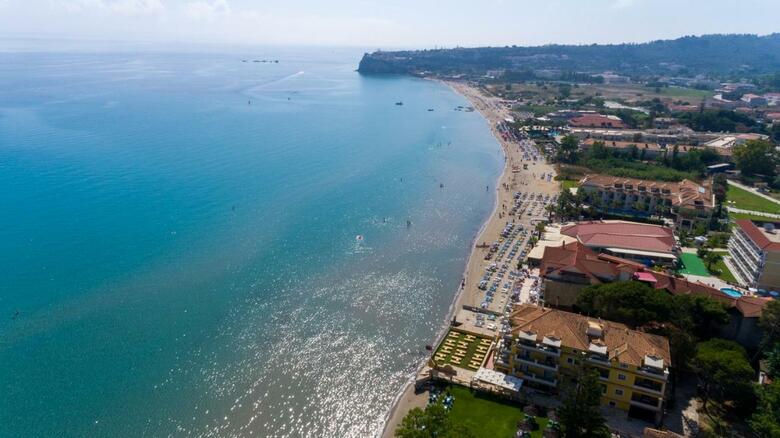 Aparthotel Andreolas Luxury Suites