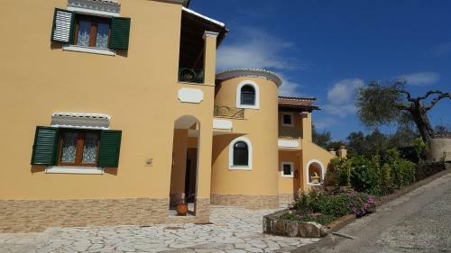 Lola Apartments