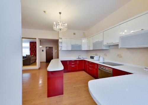 Apartment Na Kunaeva 12