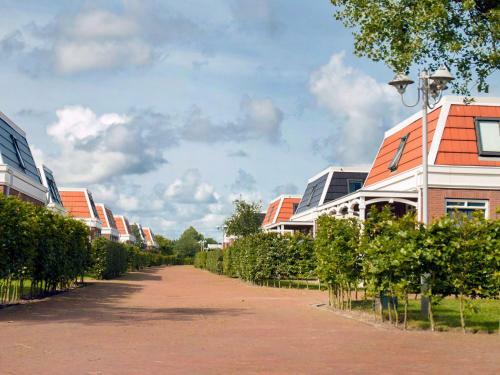 Holiday Home Bungalowparck Tulp & Zee.13