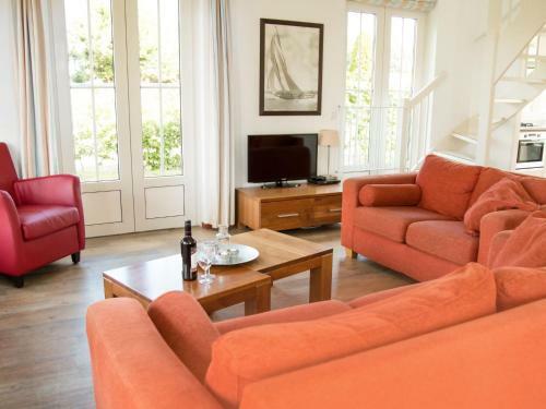 Holiday Home Bungalowparck Tulp & Zee.13