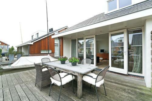 Lodge Boathouse Suburban Amsterdam