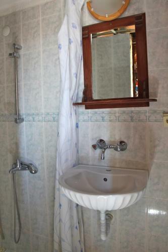 Hostal Homeros Pension & Guesthouse