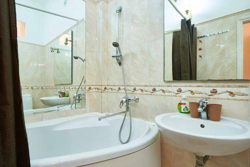 Home Hotel Apartments On Khreshchatyk Area