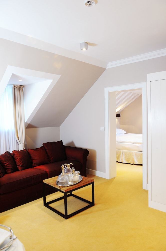 Lesar Hotel Angel