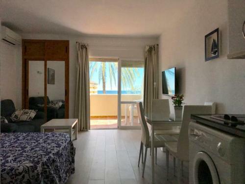 Estudios Y Apartamentos Benal Beach