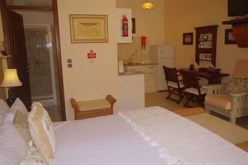 Residencia Faros Suites