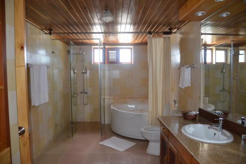 Vinh Suong Seaside Hotel And Resort