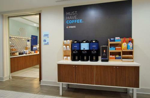 Holiday Inn Express Hotel & Suites Canton