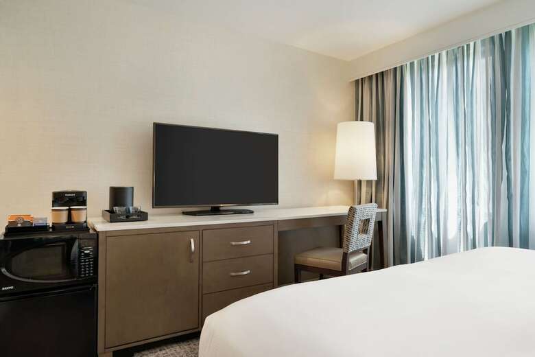 Hotel Embassy Suites Phil/valley For