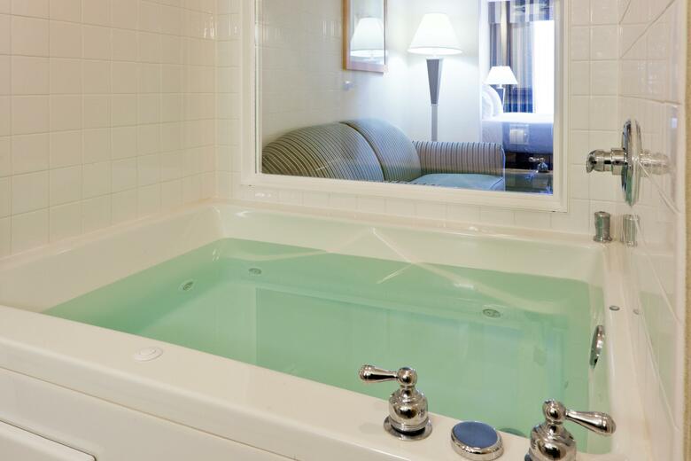 Holiday Inn Express Hotel & Suites Kent State University