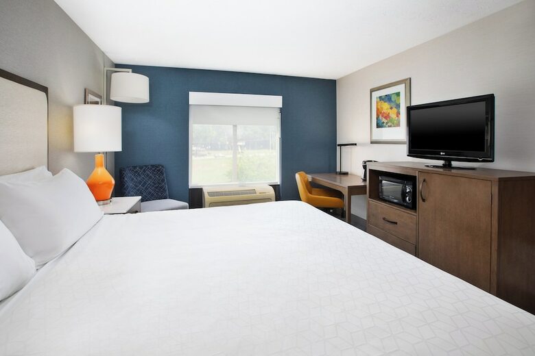 Holiday Inn Express Hotel & Suites Kent State University