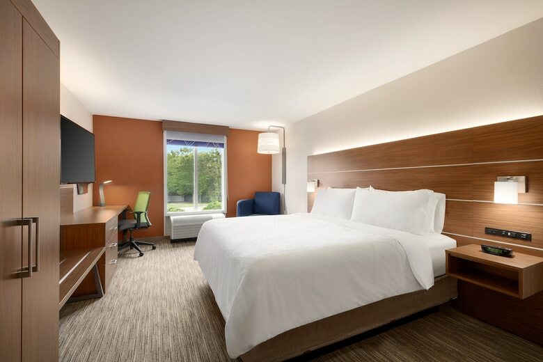 Holiday Inn Express Hotel & Suites Auburn