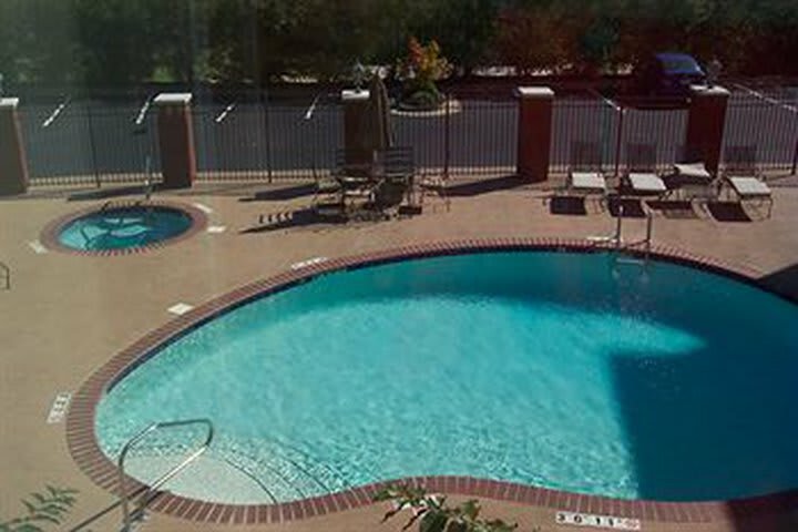 Holiday Inn Express Hotel & Suites Auburn