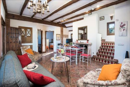 Arriate Villa Sleeps 8