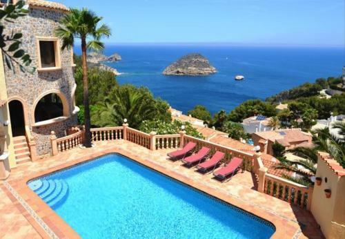 Xabia Chalet Sleeps 8 Pool