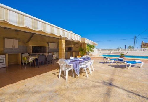 Calpe Villa Sleeps 8 Pool