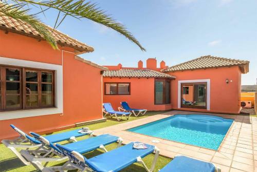Corralejo Villa Sleeps 4 Pool Air Con Wifi