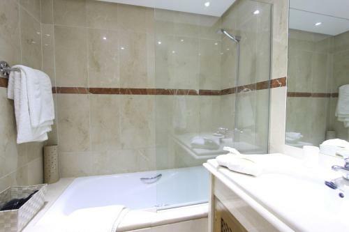 1126 Beachfront High Standard Apartment With Terrace