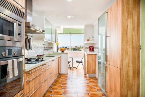 Three-bedroom Apartment With View Charlie