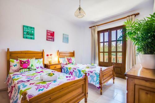 Playa de Muro Villa Sleeps 8 Pool Air Con Wifi