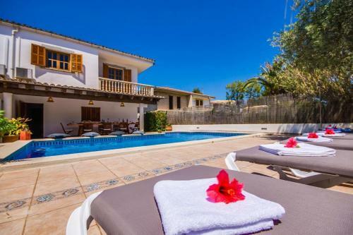 Playa de Muro Villa Sleeps 8 Pool Air Con Wifi