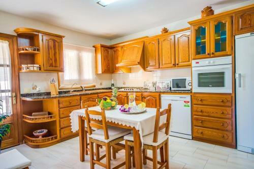 Playa de Muro Villa Sleeps 8 Pool Air Con Wifi