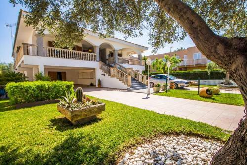 Playa de Muro Villa Sleeps 8 Pool Air Con Wifi