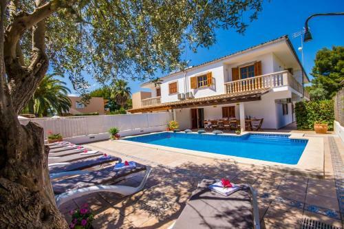 Playa de Muro Villa Sleeps 8 Pool Air Con Wifi