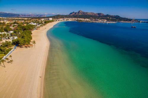 Playa de Muro Villa Sleeps 8 Pool Air Con Wifi
